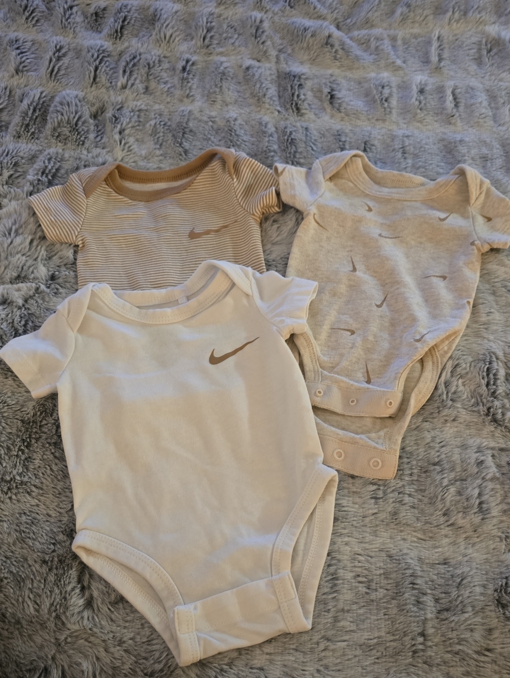 Nike Baby Neutral Tan & Cream Short-Sleeve One-Piece Bodysuits - 3-Pack